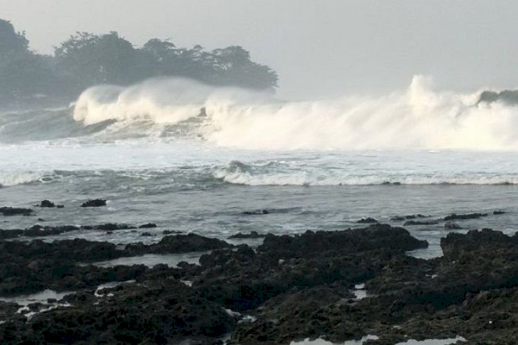 Bmkg Waspadai Gelombang Tinggi Hingga 6 Meter Di Laut Selatan Jabar