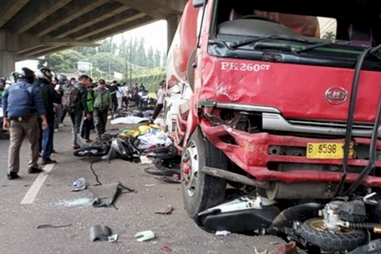 Kecelakaan Truk Tangki Maut Di Cibubur, Sopir Dan Kernet Ditetapkan ...