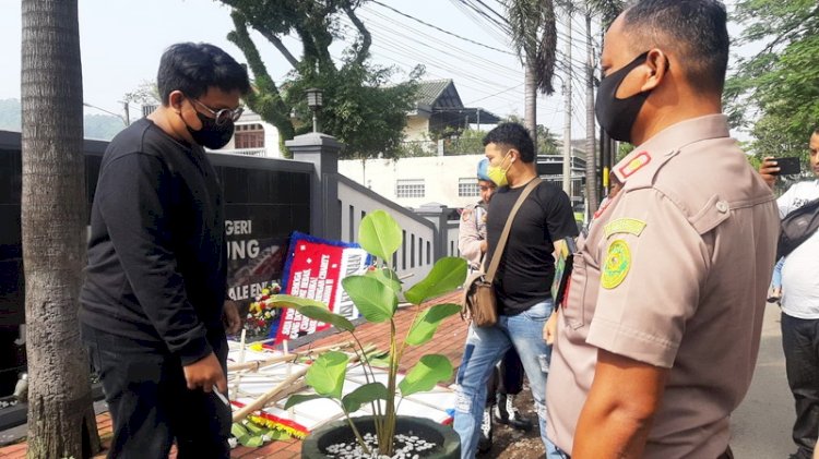 Doni Salmanan Divonis 4 Tahun Dan Bebas Restitusi, Korban Mengamuk ...