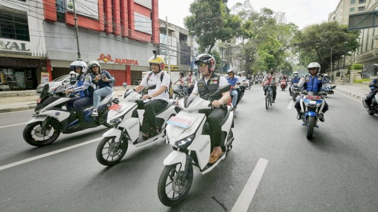 Gubernur Jabar dan Wali Kota Medan Kampanyekan Penggunaan Motor Listrik