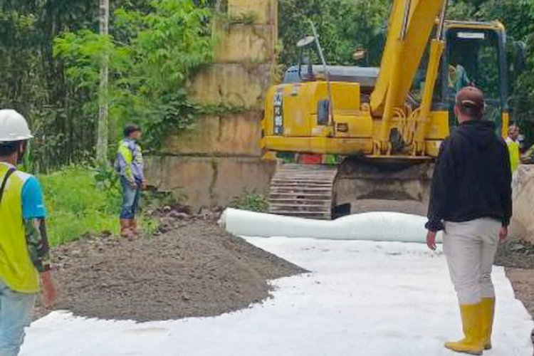 Rusak Terdampak Proyek Tol Cisumdawu Perbaikan Jalan Legok Conggeang