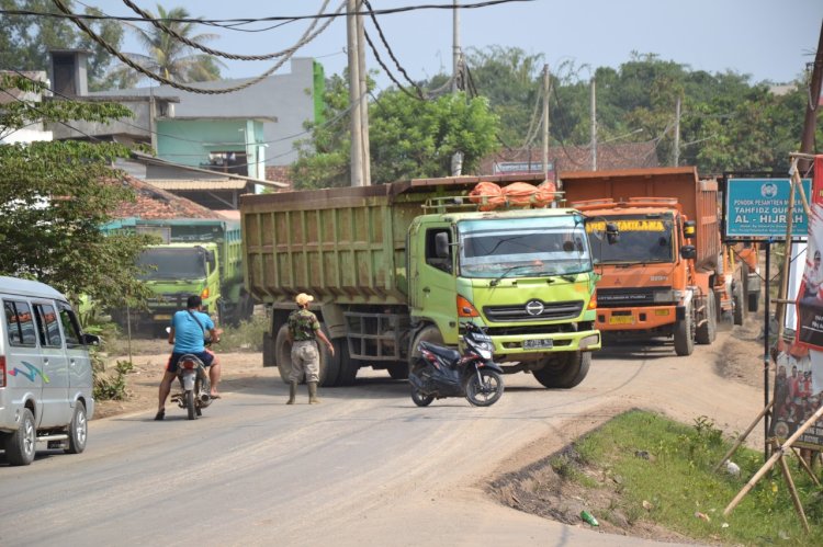 Cegah Truk Tambang Beroperasi Di Luar Jam Operasional, Aparat Gabungan ...