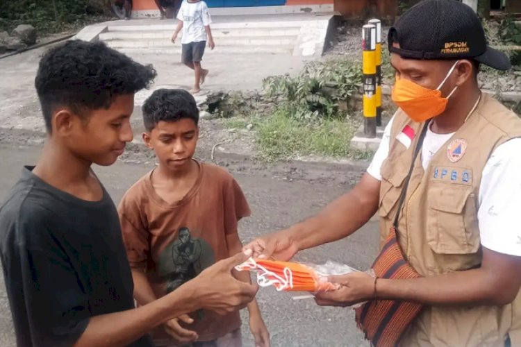 Ribuan Warga Mengungsi, Status Gunungapi Lewotobi Laki-Laki Flores ...