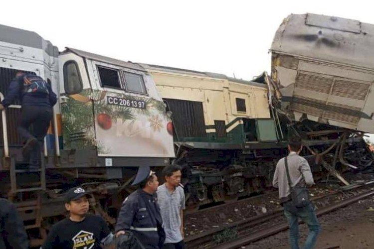 2 Kereta Tabrakan Di Petak Stasiun Cicalengka-Haurpugur Bandung ...