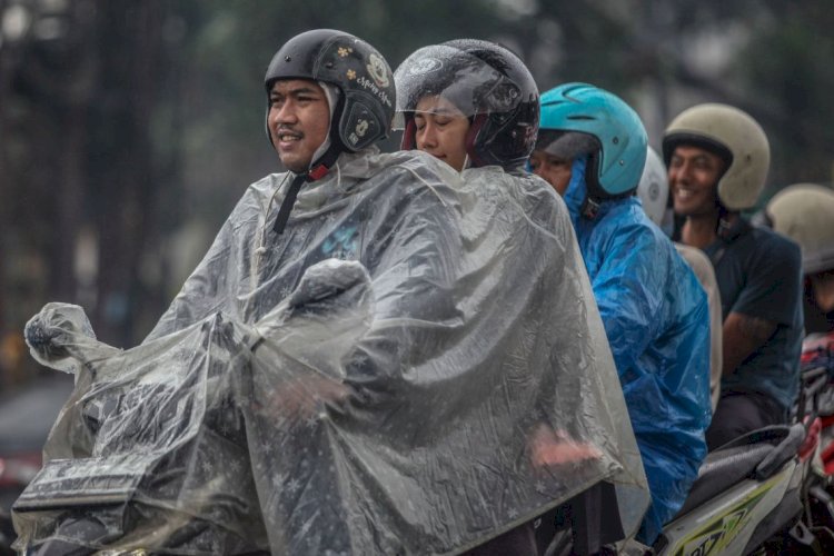 Waspada! BMKG Peringatkan Hujan Lebat Berpotensi Landa Dua Puluh ...