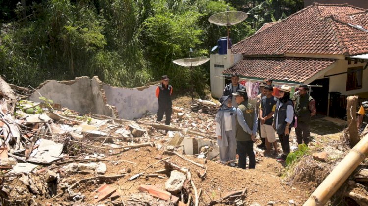 Pemkab Kuningan Beri Bantuan Stimulan Rumah Warga Rusak Di Beberapa 