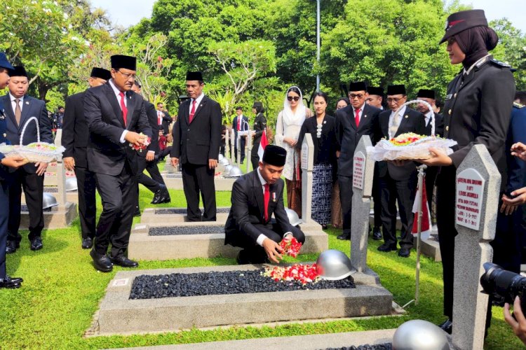 Wapres Gibran Rakabuming Raka Pimpin Upacara Peringatan Hari Pahlawan ...